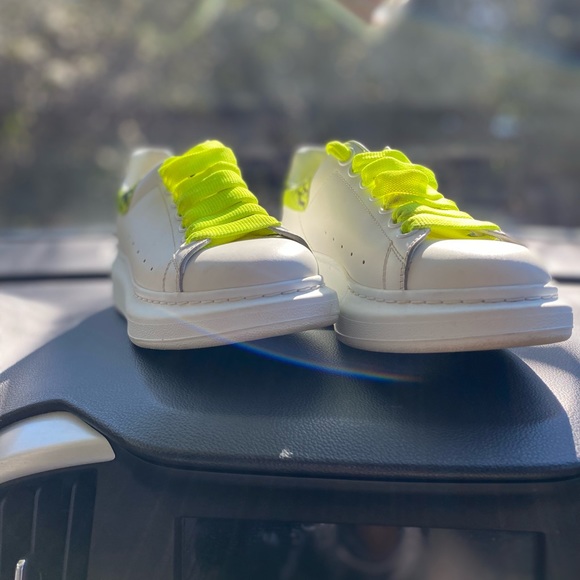 Alexander McQueen Shoes | Alexander McQueen Oversizedneon Green Snakeskin Print Sneakers | Color: White | Size: 7 | Tatamikia's Closet